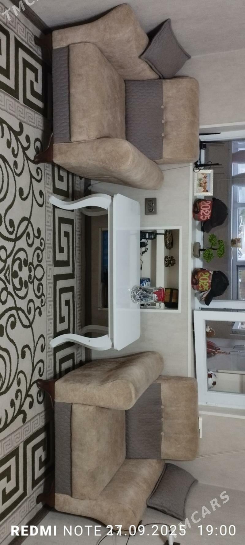 Iki Kreslo  bir stol - Büzmeýin - img 1