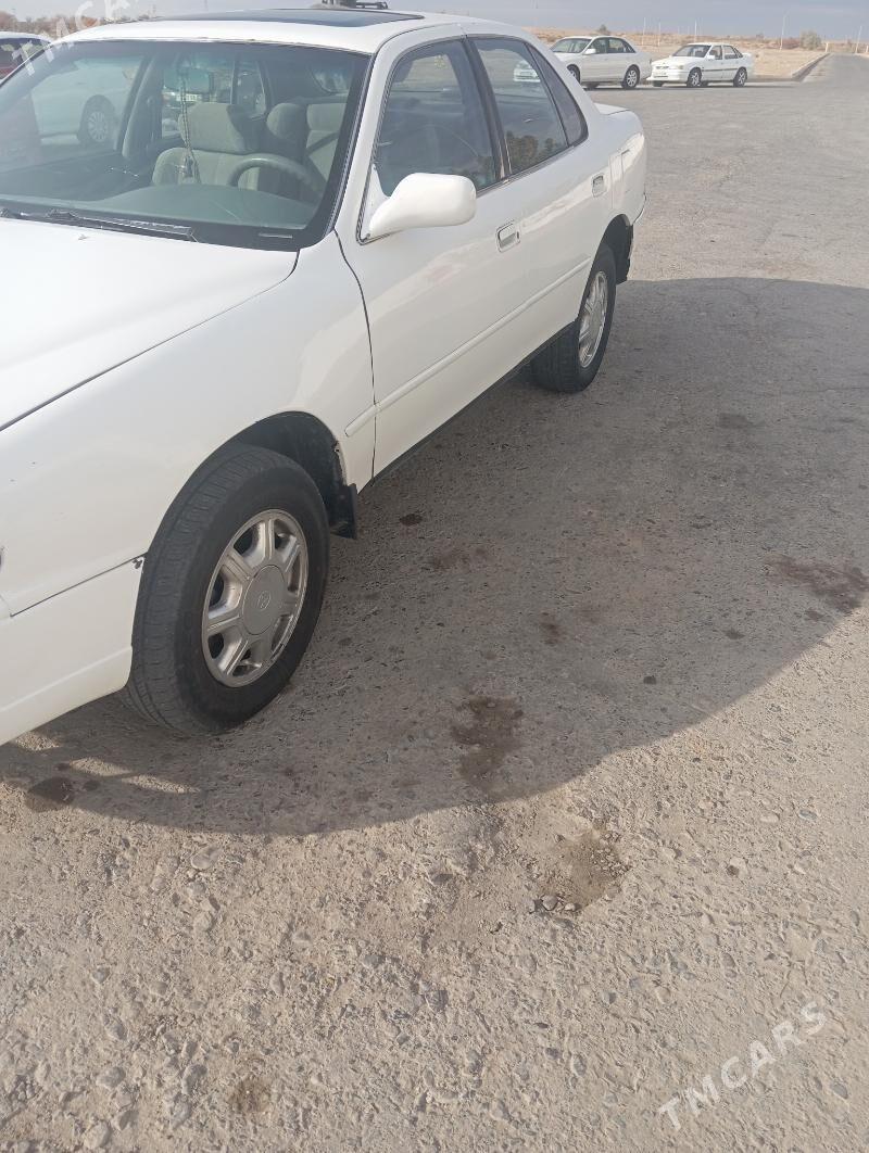Toyota Camry 1994 - 75 000 TMT - Газаджак - img 2