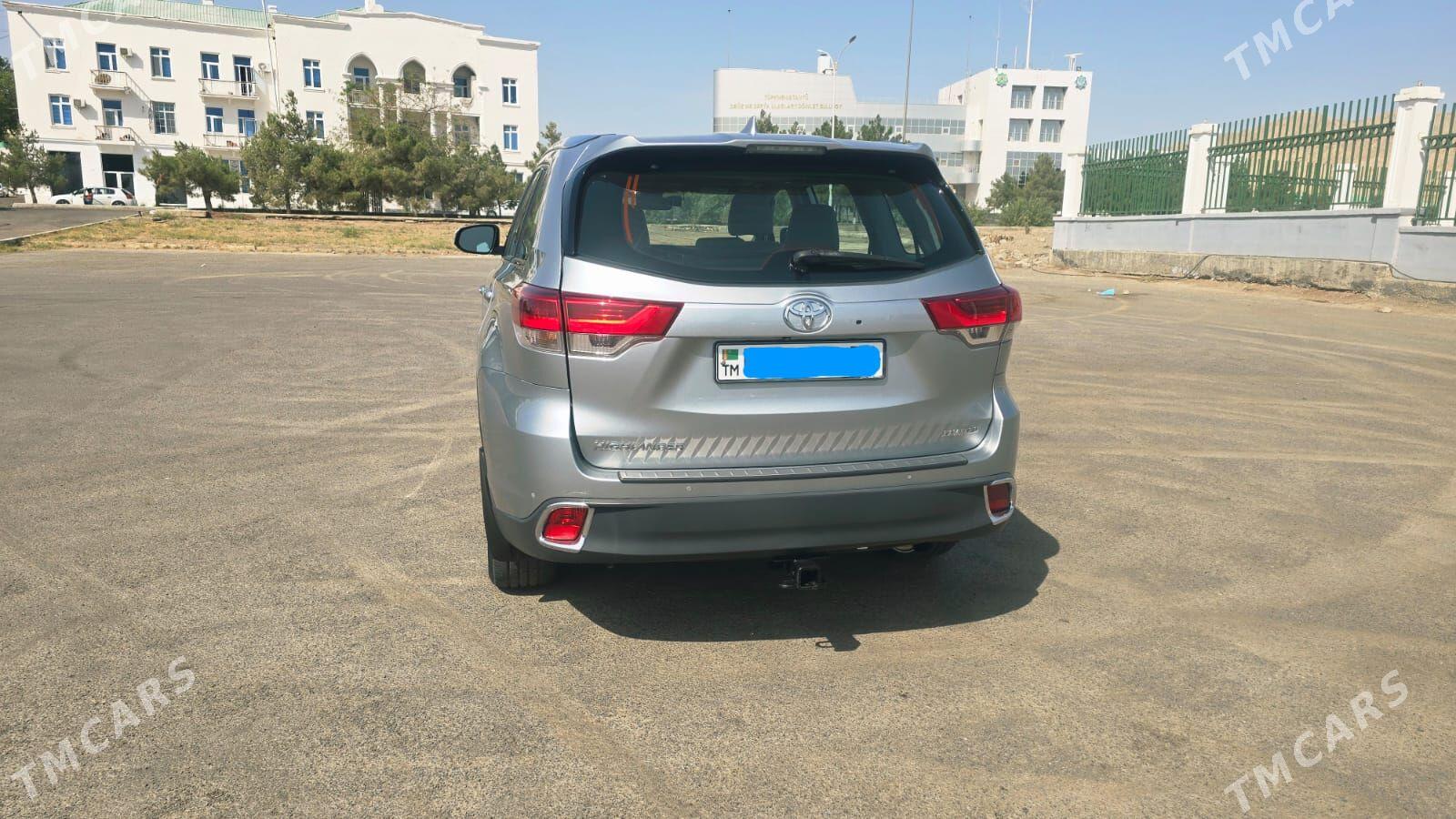 Toyota Highlander 2018 - 455 000 TMT - Türkmenbaşy - img 4