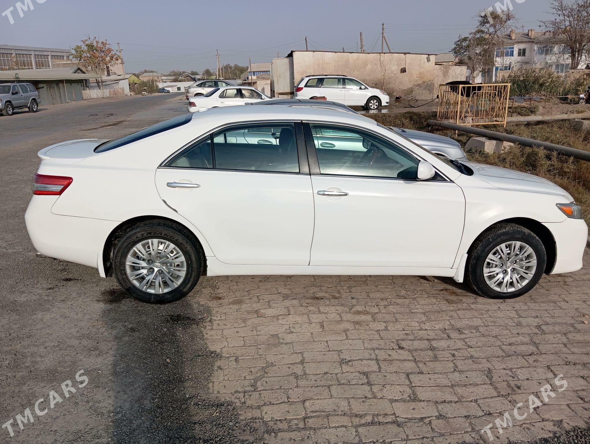 Toyota Camry 2010 - 144 000 TMT - Ёлётен - img 2