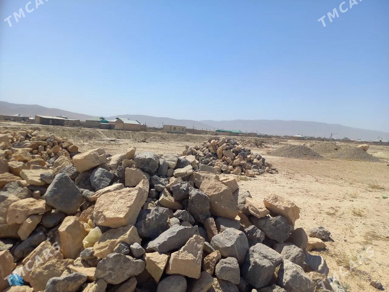 Boş yer 11 nji mekdewiñ arkasy - Гызыларбат - img 3