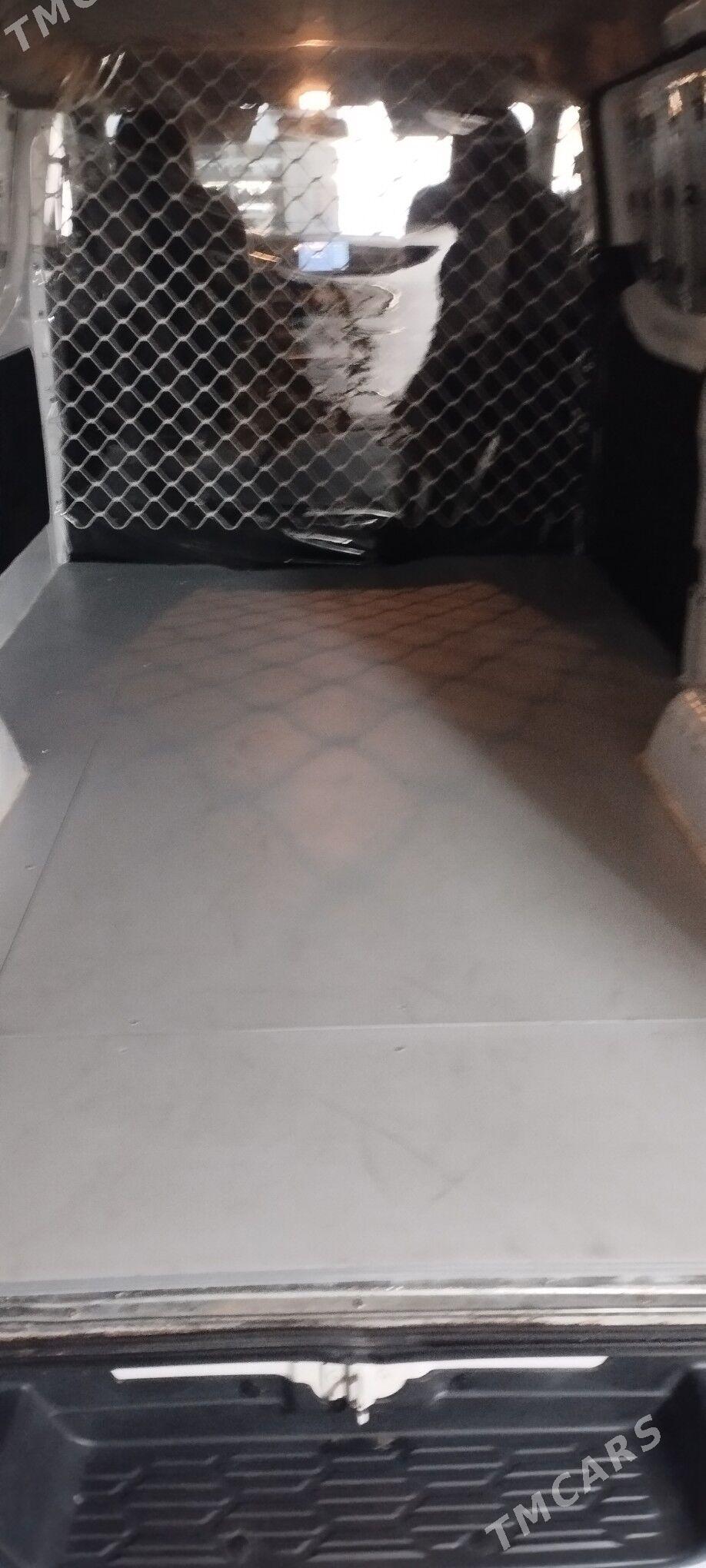 Nissan Urvan 2023 - 400 000 TMT - Baýramaly - img 6