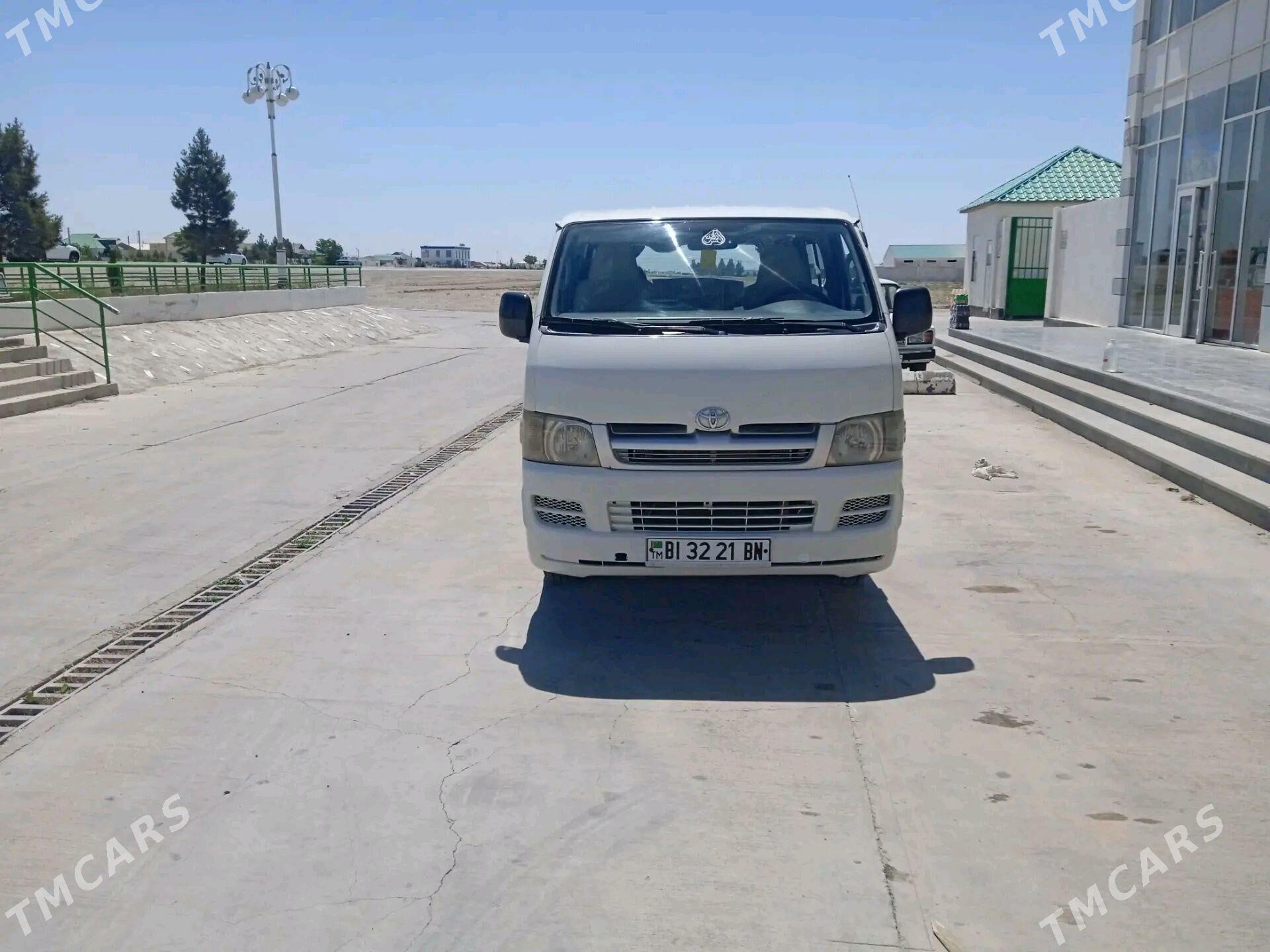 Toyota Hiace 2006 - 240 000 TMT - Türkmenbaşy - img 2