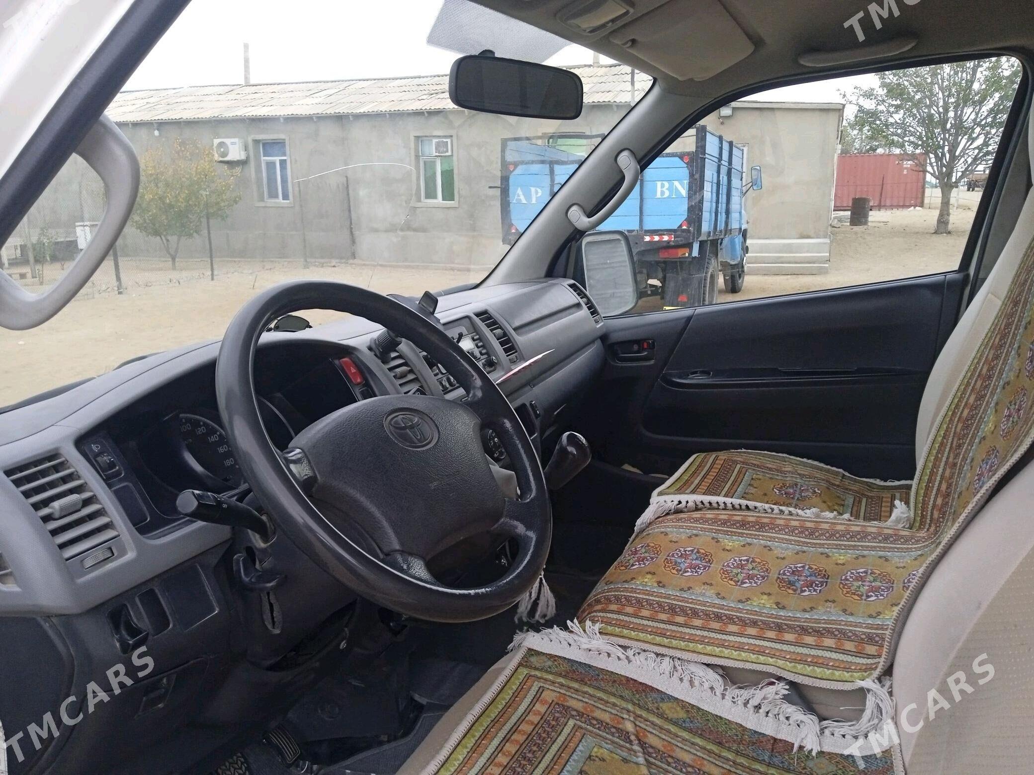 Toyota Hiace 2006 - 240 000 TMT - Türkmenbaşy - img 4