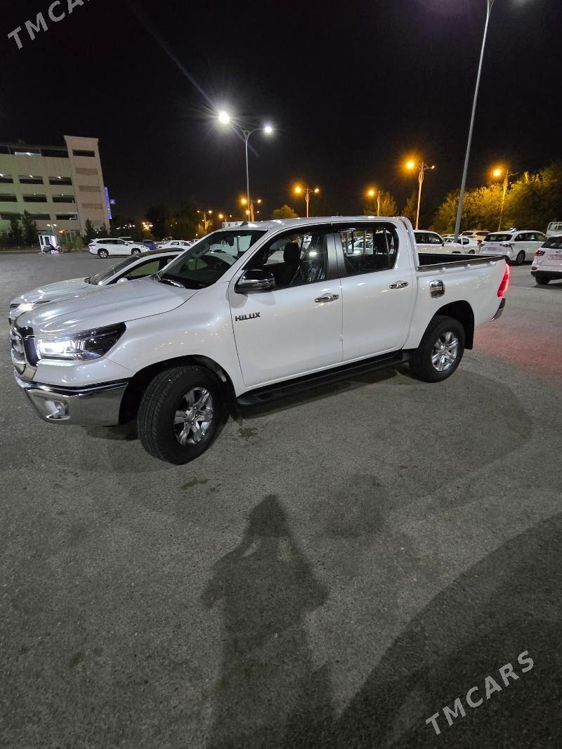 Toyota Hilux 2025 - 672 750 TMT - Aşgabat - img 3