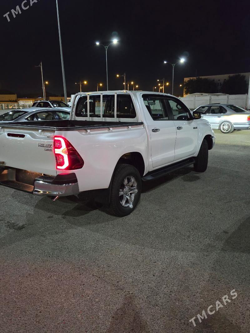 Toyota Hilux 2025 - 672 750 TMT - Aşgabat - img 4