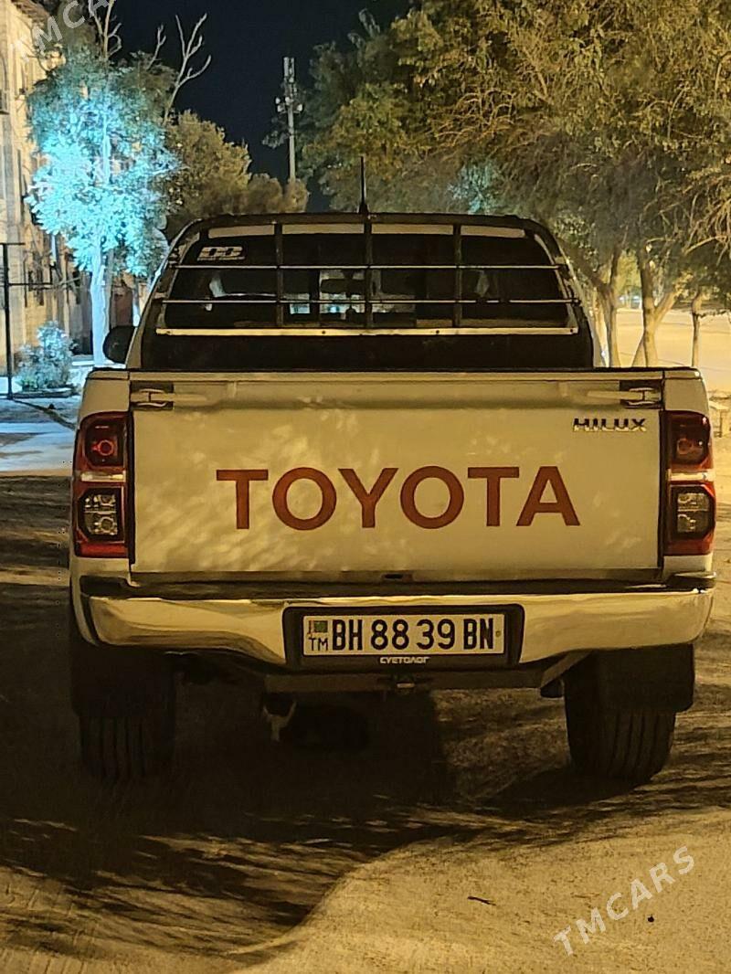 Toyota Hilux 2013 - 370 000 TMT - Hazar - img 2