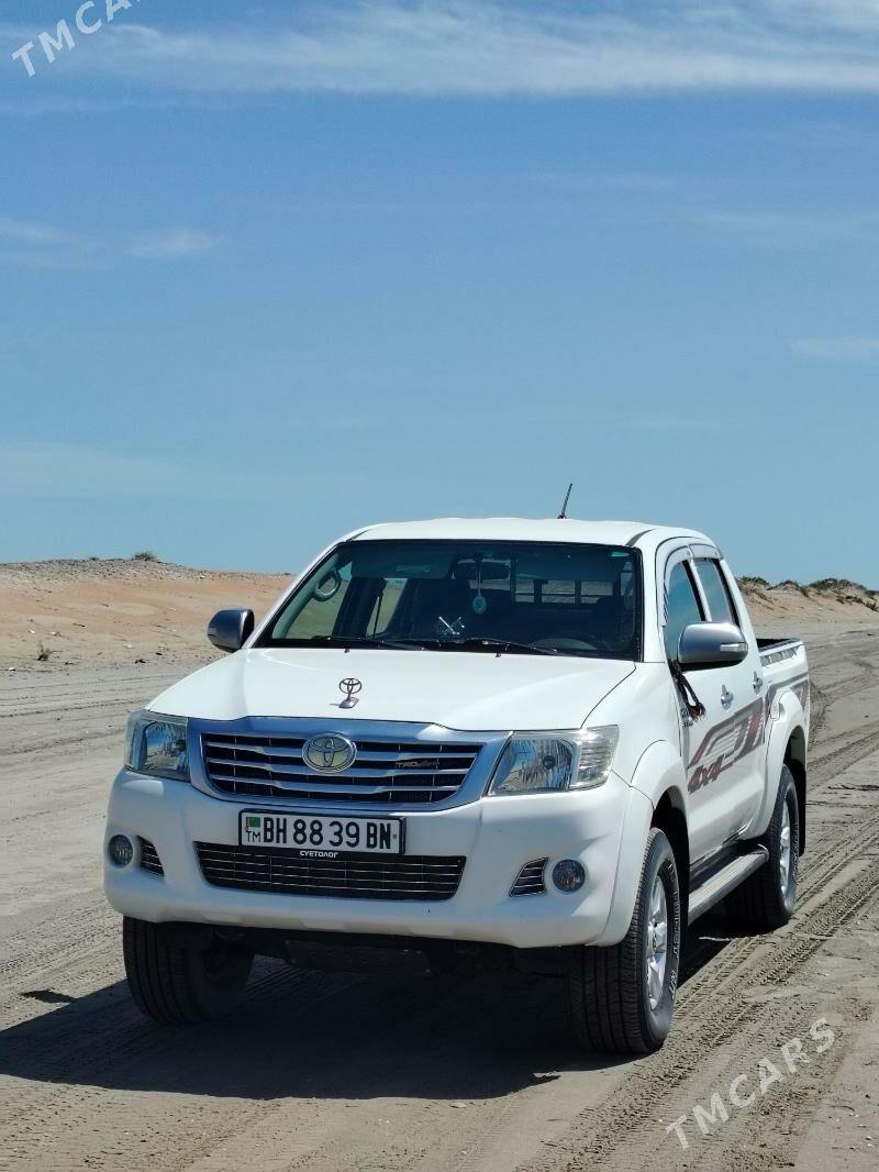 Toyota Hilux 2013 - 370 000 TMT - Hazar - img 3