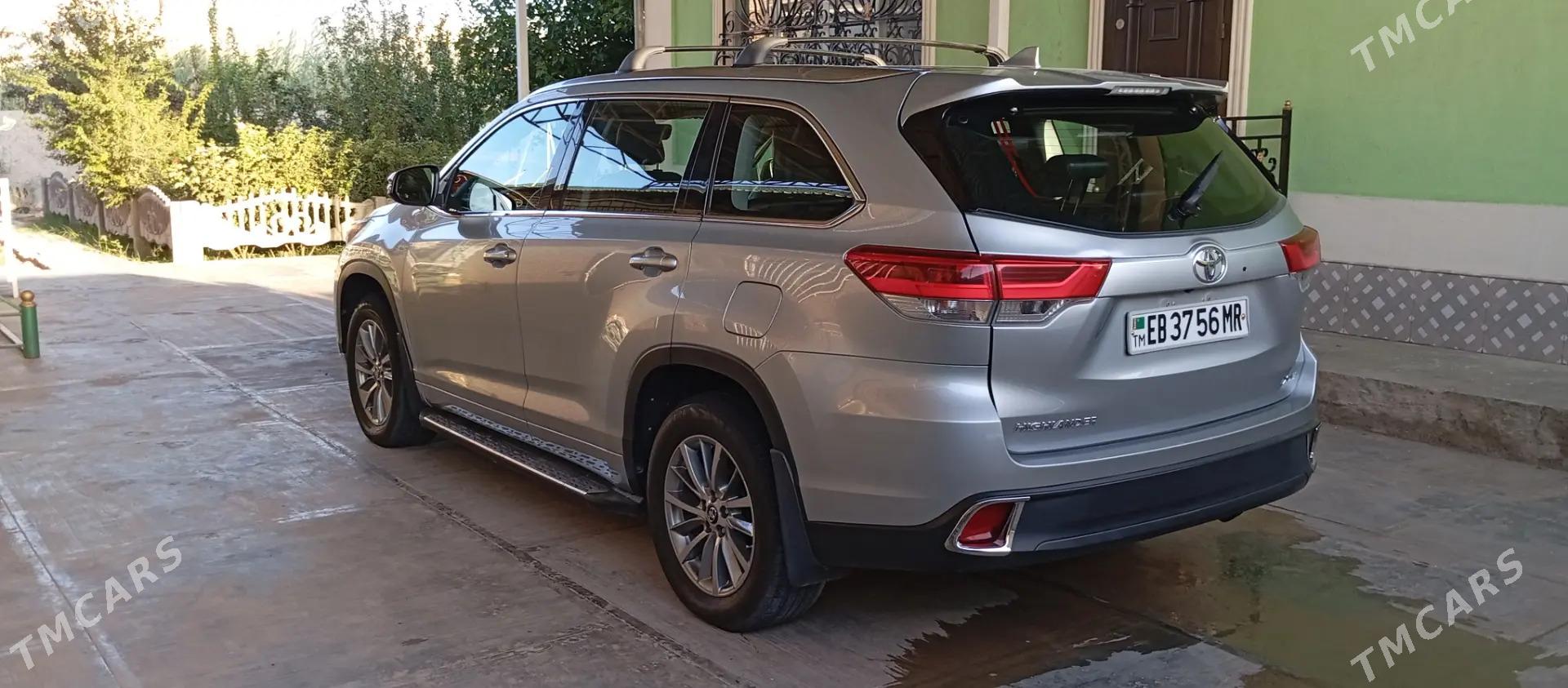 Toyota Highlander 2018 - 420 000 TMT - Мары - img 4