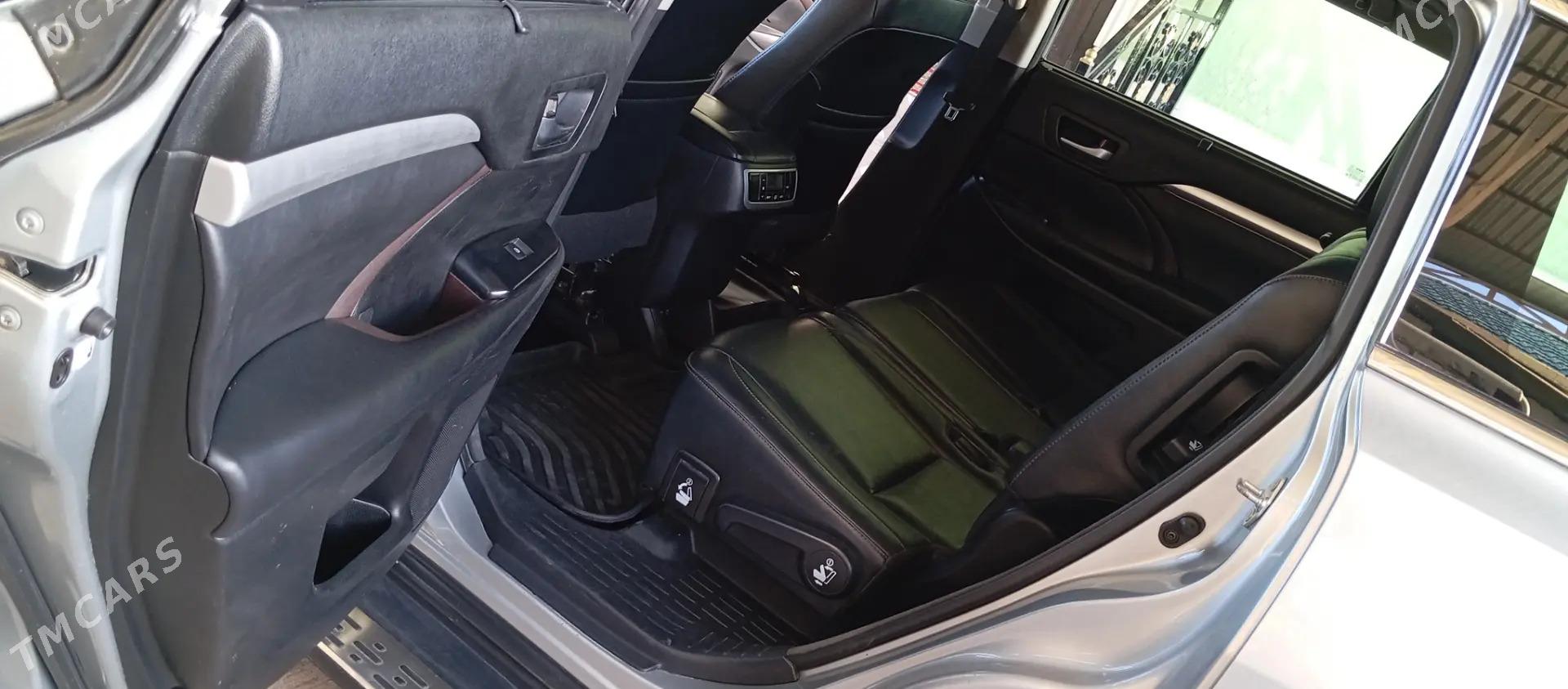 Toyota Highlander 2018 - 420 000 TMT - Мары - img 5