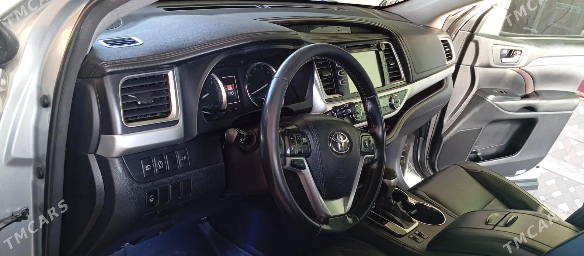 Toyota Highlander 2018 - 420 000 TMT - Мары - img 7