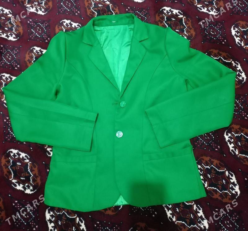 ak sportiwka, yaşyl kostyum. - Балканабат - img 2