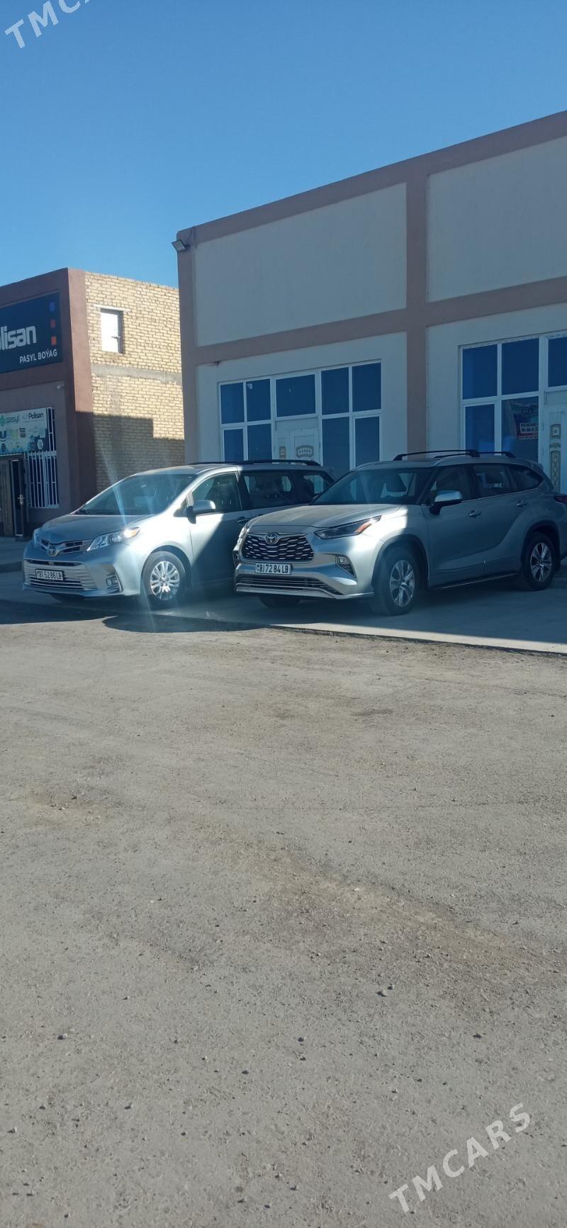 Toyota Highlander 2021 - 610 000 TMT - Dänew - img 5