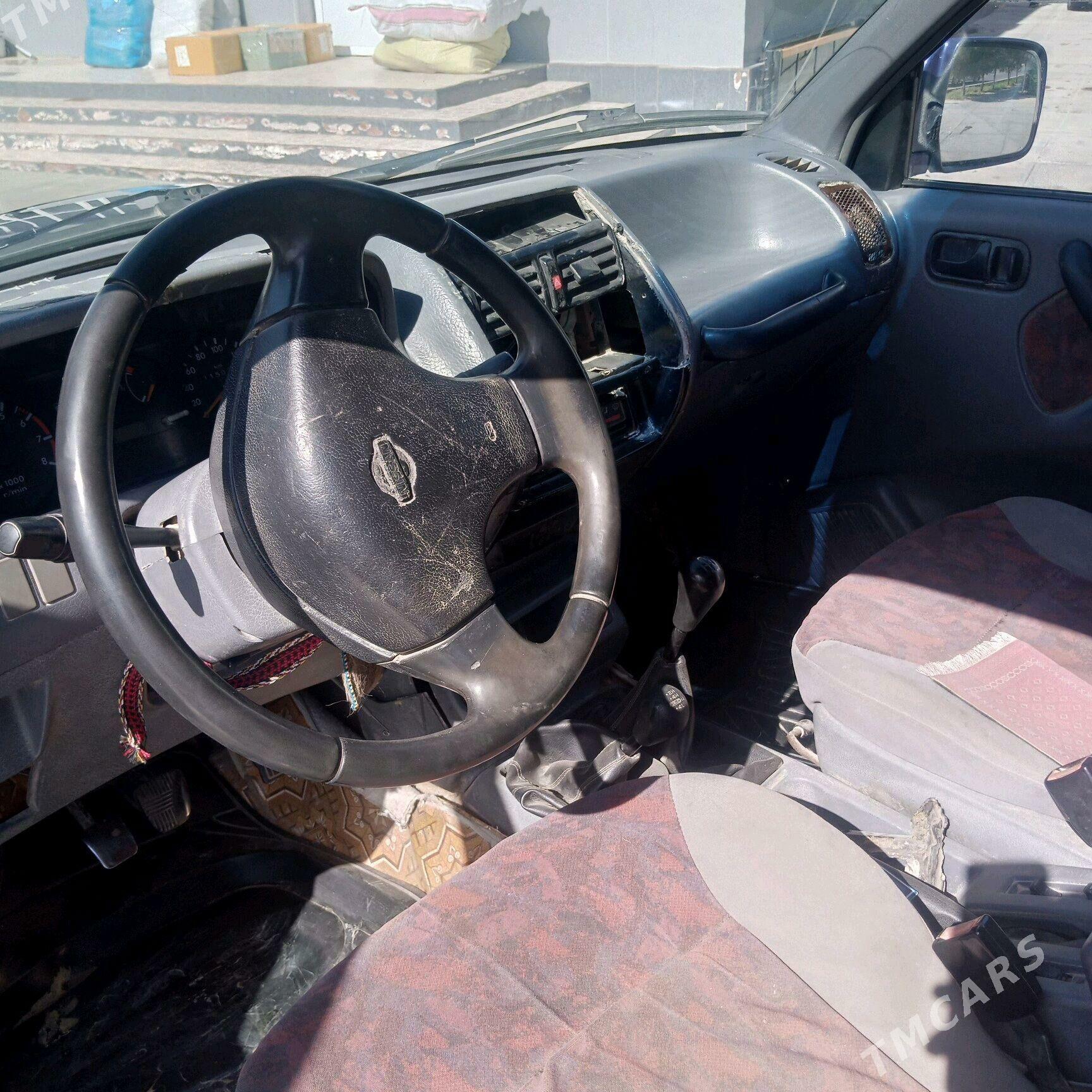 Nissan Pathfinder Armada 2000 - 70 000 TMT - Мары - img 6