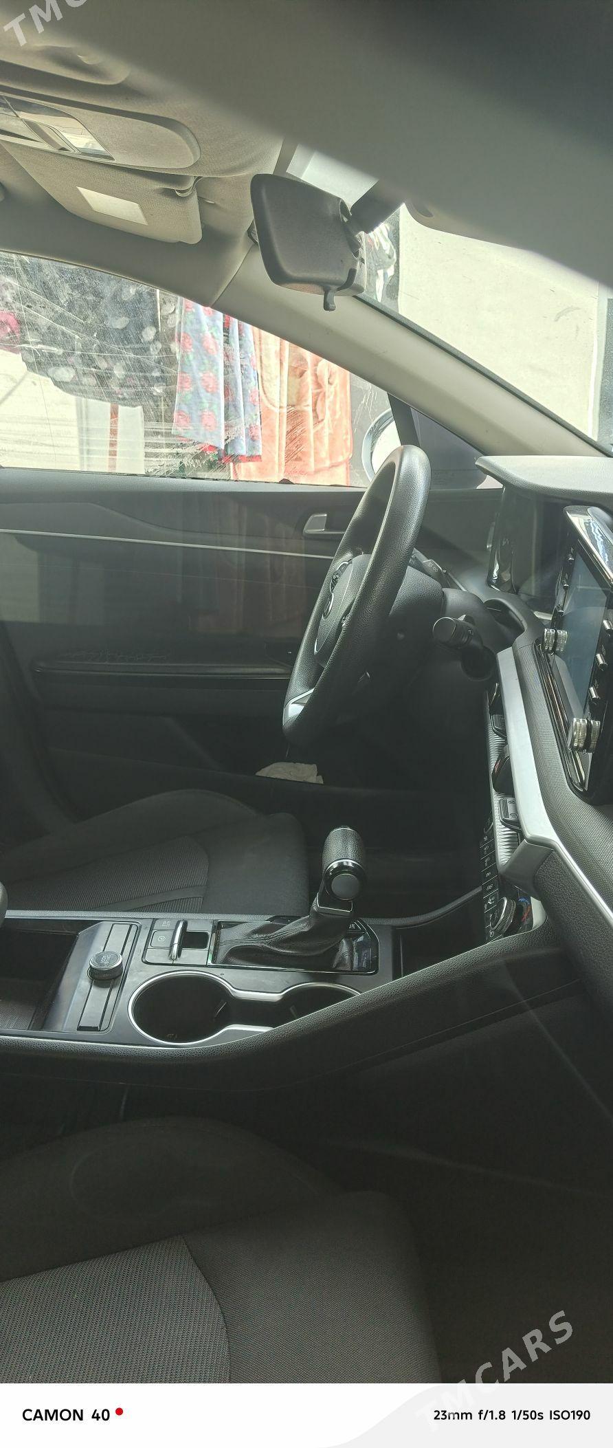 Kia K5 2021 - 240 000 TMT - Hitrowka - img 3