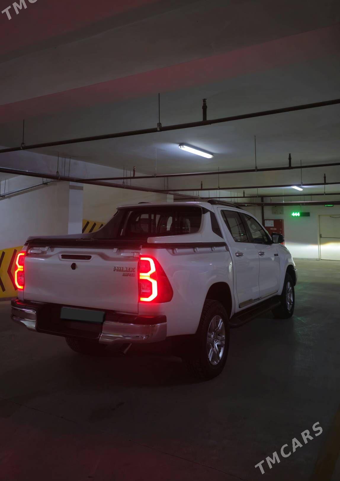 Toyota Hilux 2022 - 610 000 TMT - Aşgabat - img 3