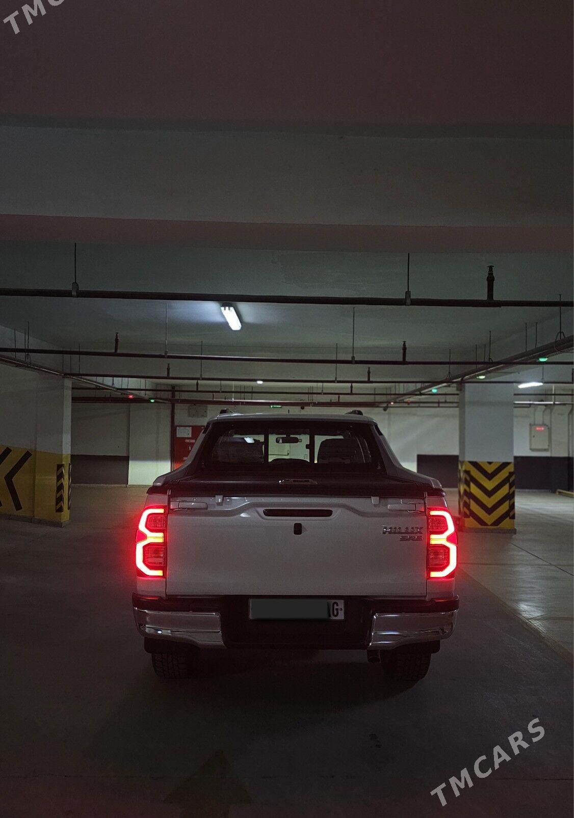 Toyota Hilux 2022 - 610 000 TMT - Aşgabat - img 4