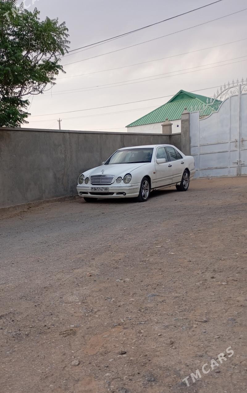 Mercedes-Benz E320 1996 - 50 000 TMT - Änew - img 1