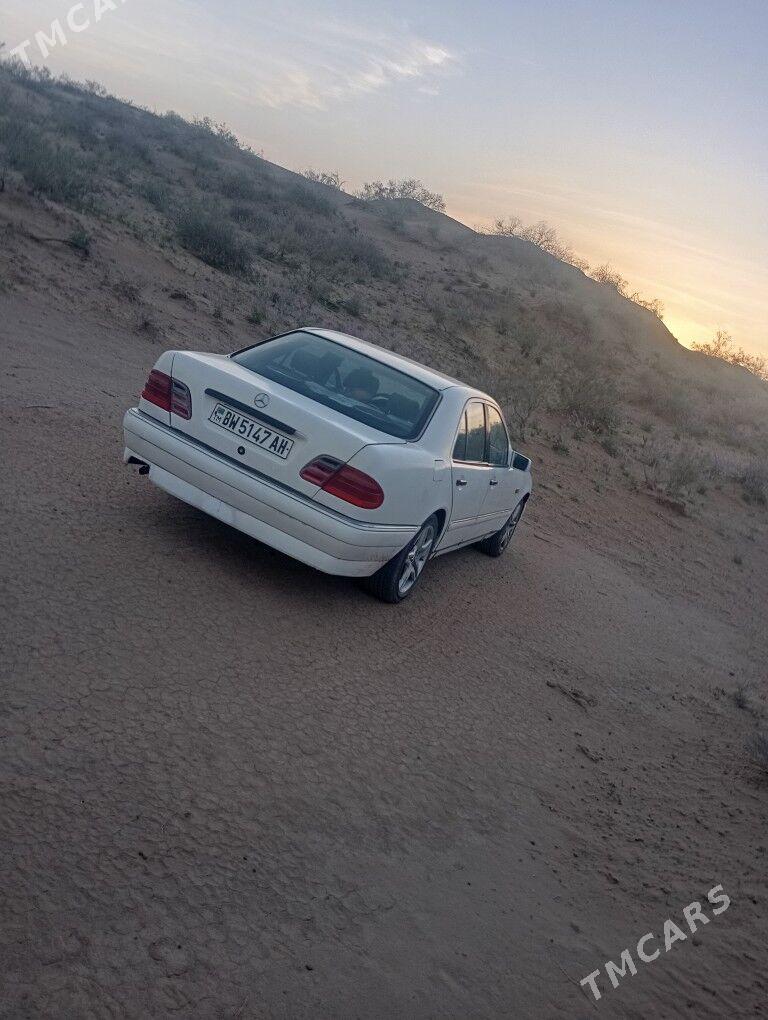 Mercedes-Benz E320 1996 - 50 000 TMT - Änew - img 4