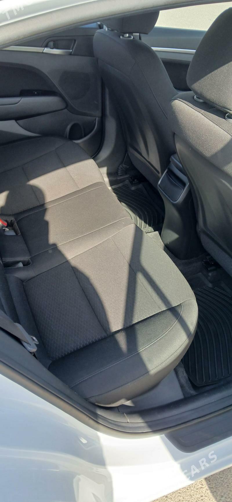 Hyundai Elantra 2020 - 240 000 TMT - Бузмеин - img 1