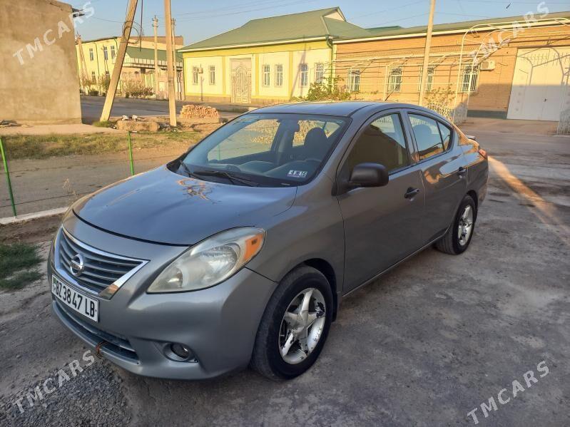 Nissan Versa 2013 - 105 000 TMT - Туркменабат - img 4