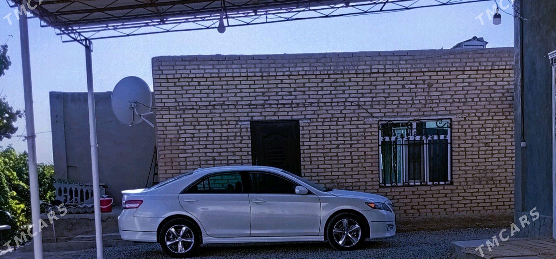 Toyota Camry 2010 - 210 000 TMT - Байрамали - img 2