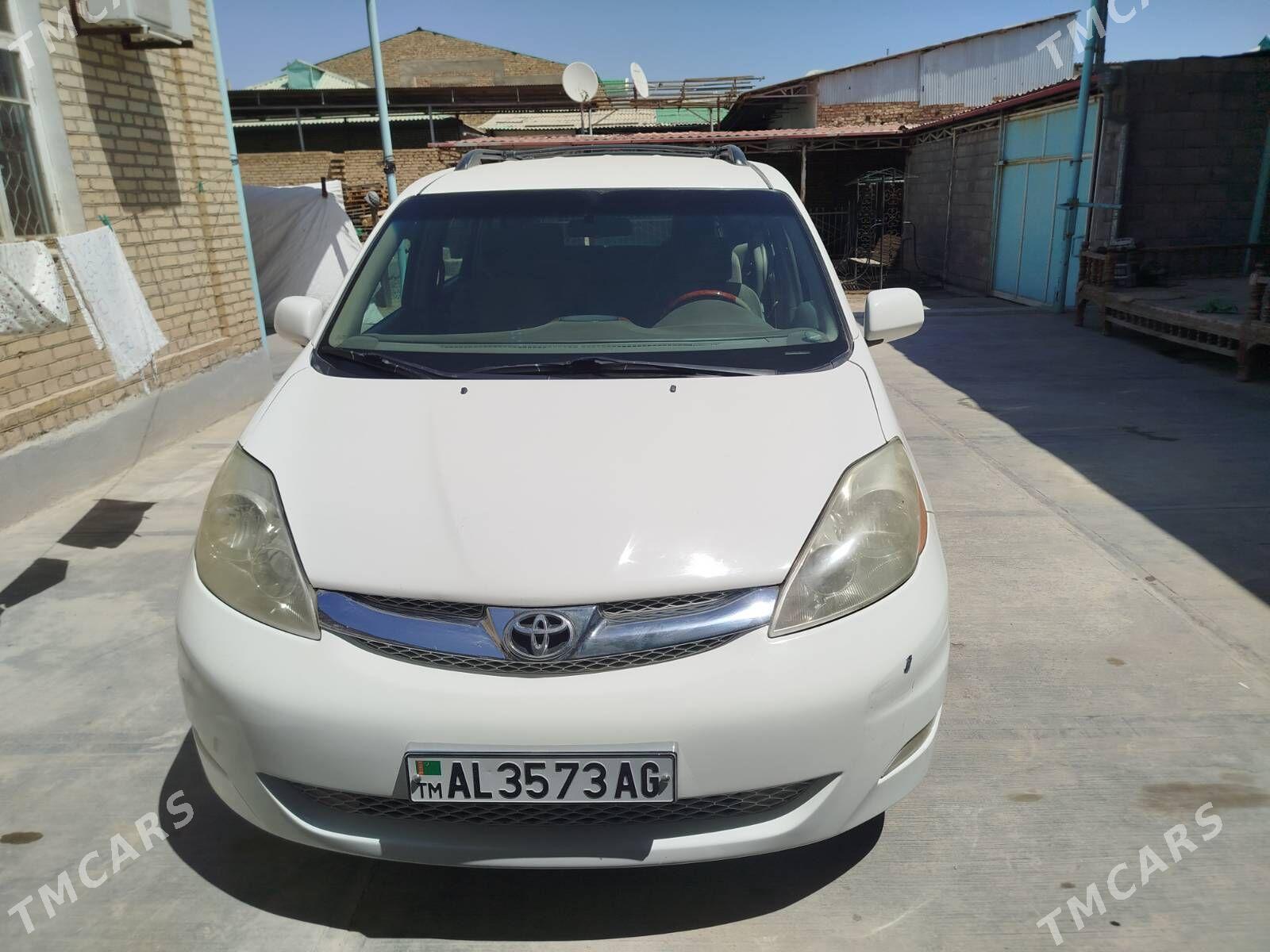 Toyota Sienna 2006 - 240 000 TMT - Aşgabat - img 5