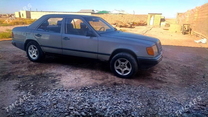 Mercedes-Benz 300D 1990 - 15 000 TMT - Серахс - img 4