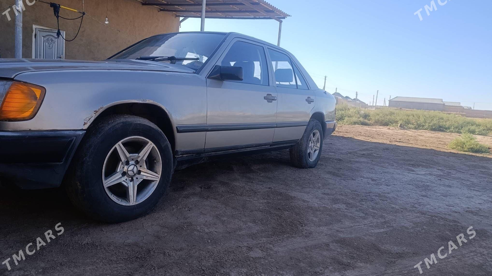 Mercedes-Benz 300D 1990 - 15 000 TMT - Серахс - img 3