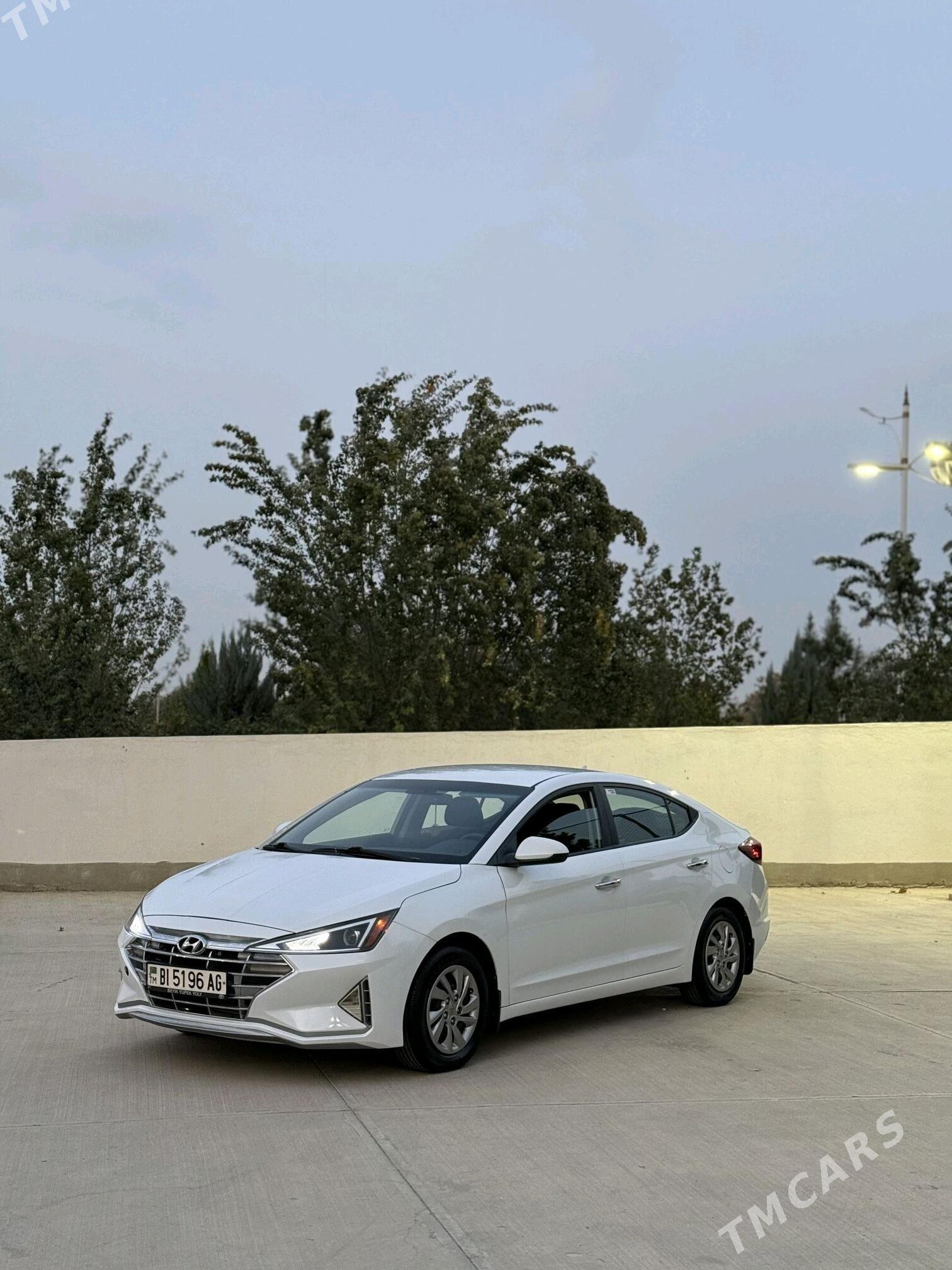 Hyundai Elantra 2019 - 220 000 TMT - Кëши - img 1