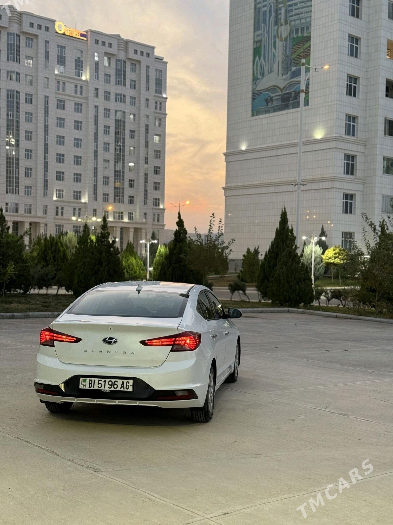 Hyundai Elantra 2019 - 220 000 TMT - Кëши - img 3