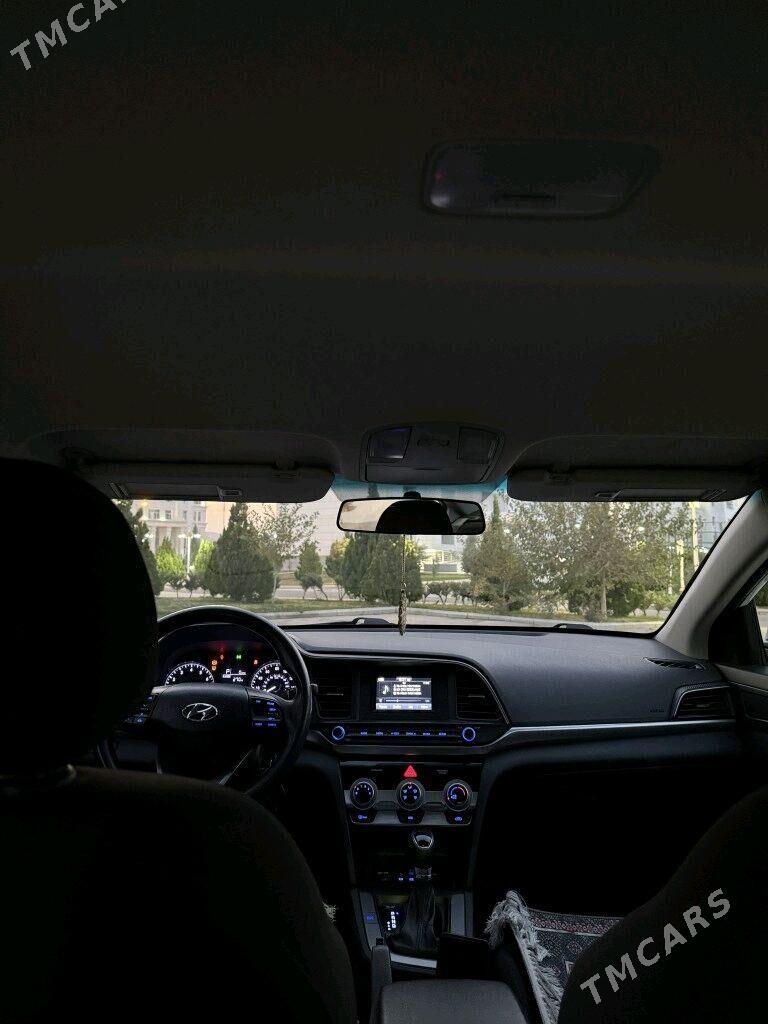 Hyundai Elantra 2019 - 220 000 TMT - Кëши - img 5