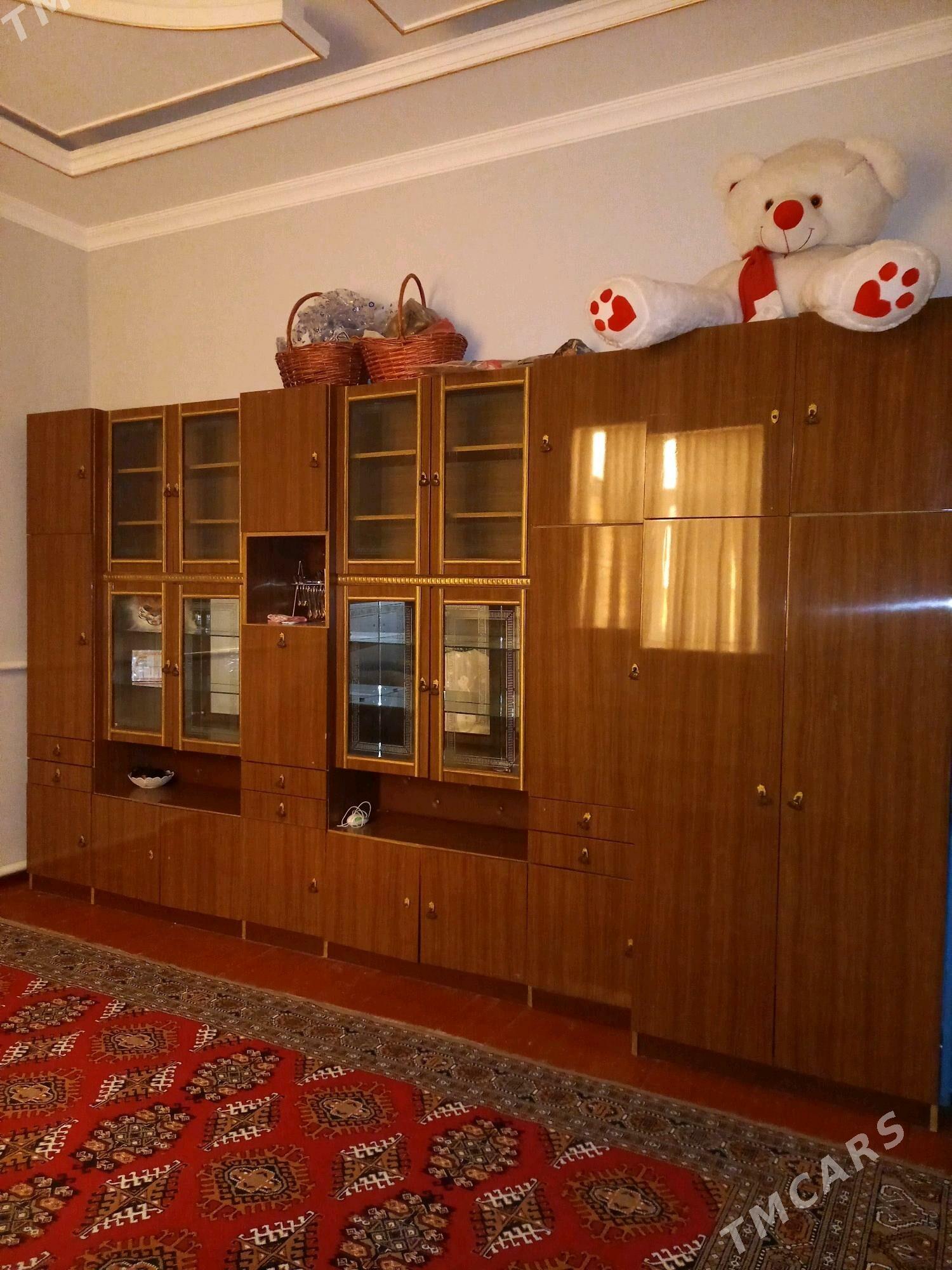 Стенка рассийиски - Гурбансолтан Едже - img 1