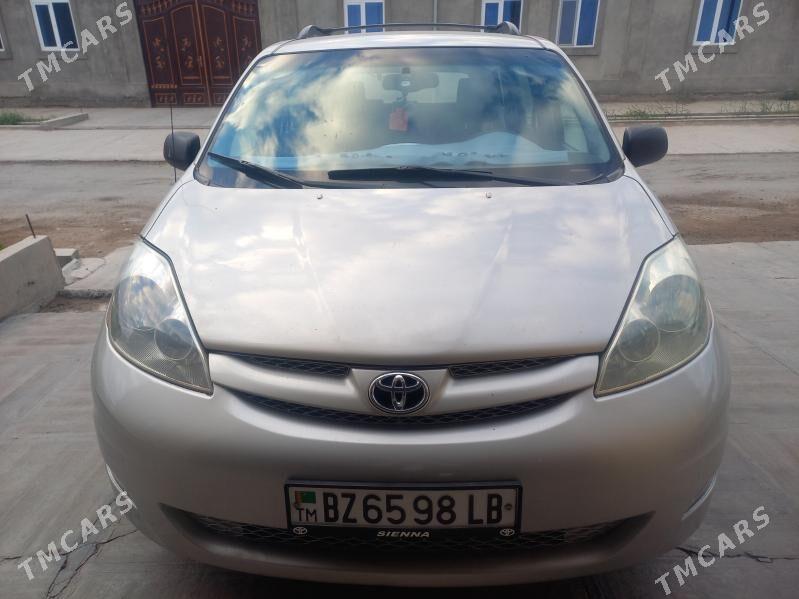 Toyota Sienna 2009 - 220 000 TMT - Туркменабат - img 1
