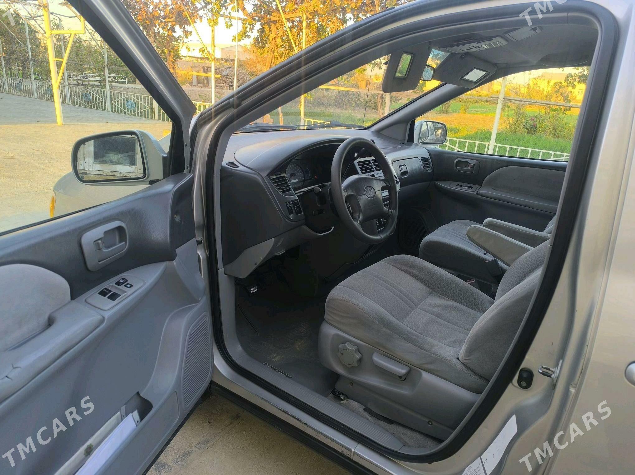 Toyota Sienna 2001 - 175 000 TMT - Balkanabat - img 2