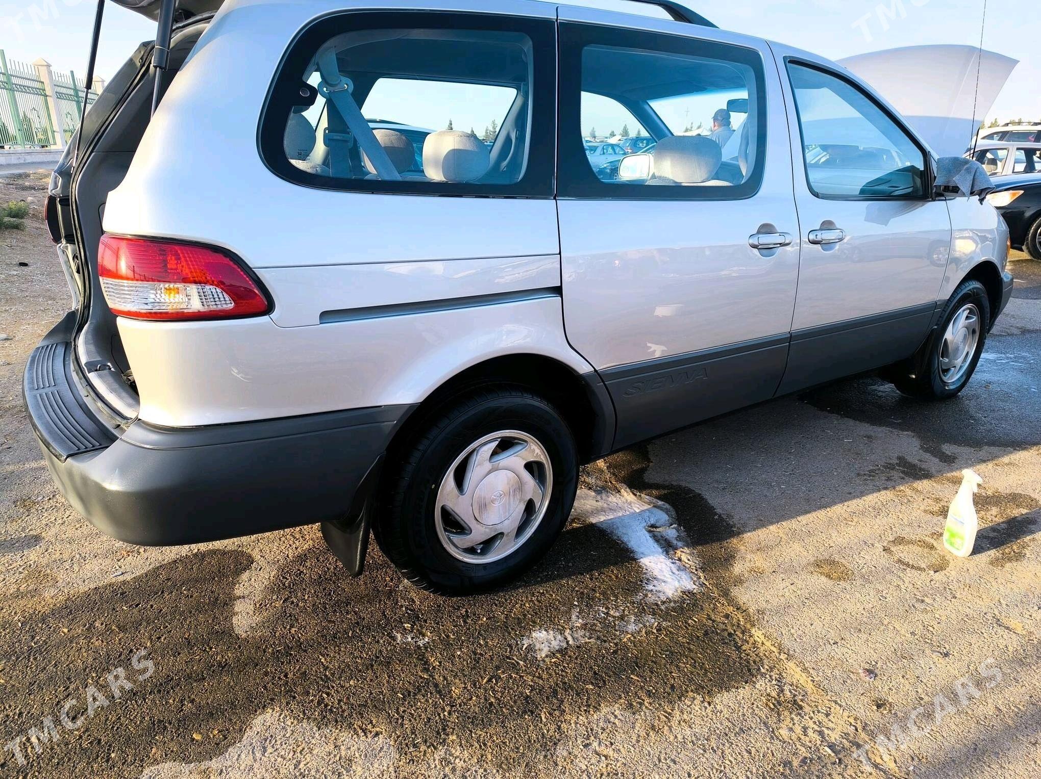 Toyota Sienna 2001 - 175 000 TMT - Balkanabat - img 4