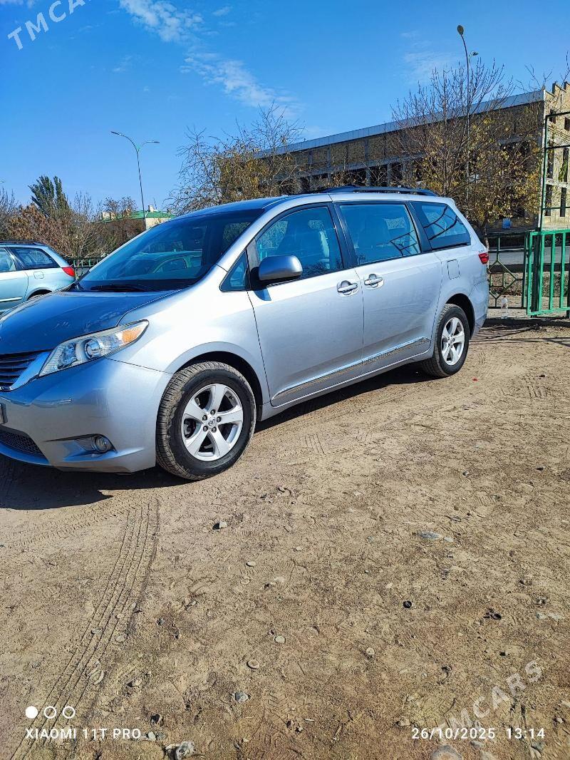 Toyota Sienna 2017 - 360 000 TMT - Кёнеургенч - img 4