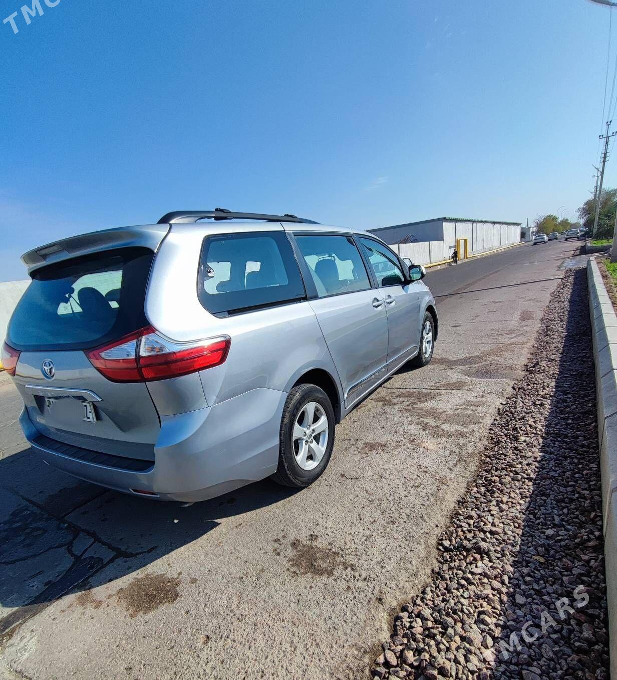 Toyota Sienna 2017 - 360 000 TMT - Кёнеургенч - img 3