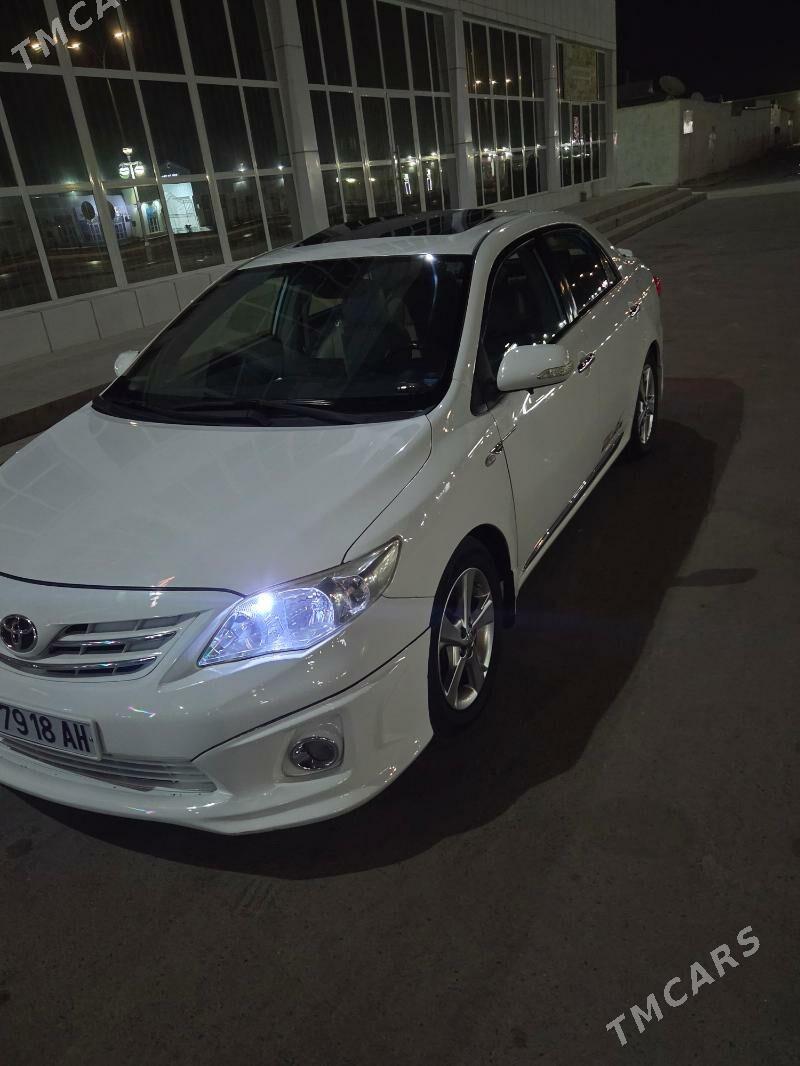 Toyota Corolla 2013 - 230 000 TMT - 10 мкр - img 1