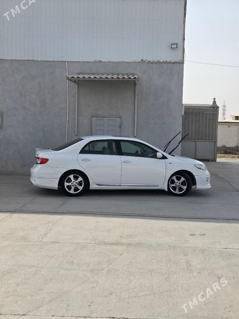 Toyota Corolla 2013 - 230 000 TMT - 10 мкр - img 3
