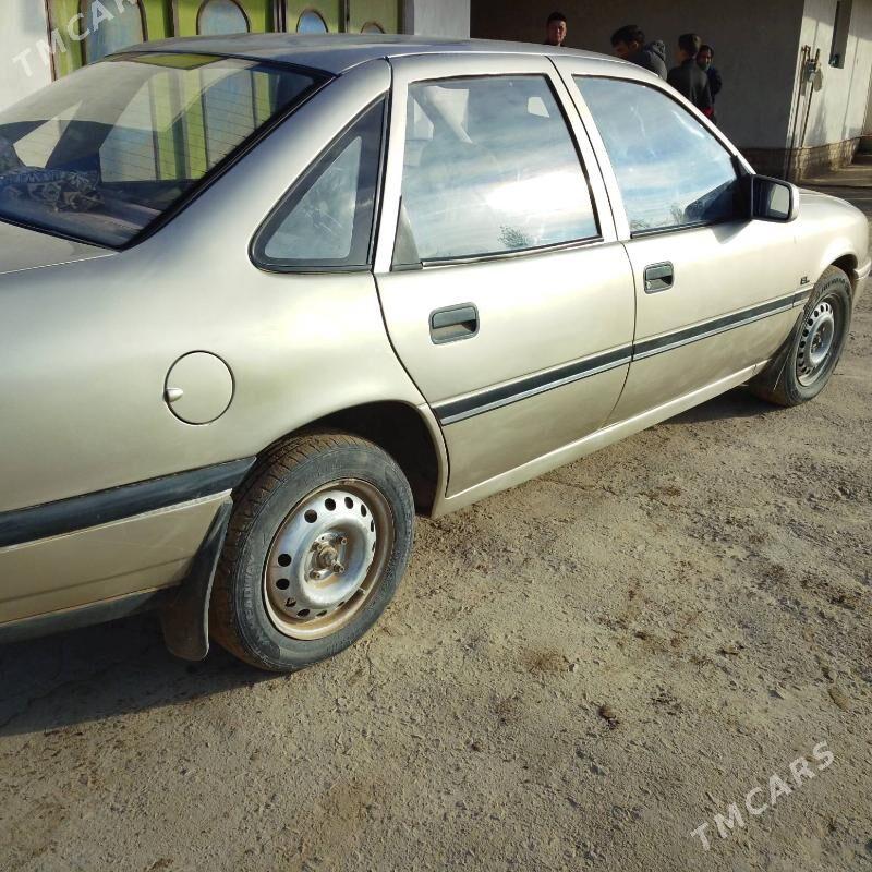 Opel Vectra 1990 - 35 000 TMT - Гурбансолтан Едже - img 3