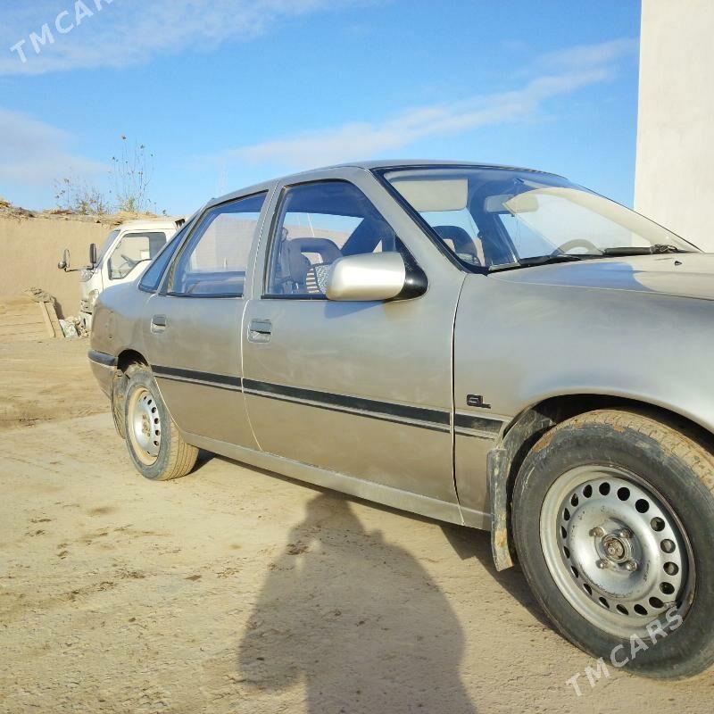 Opel Vectra 1990 - 35 000 TMT - Гурбансолтан Едже - img 4