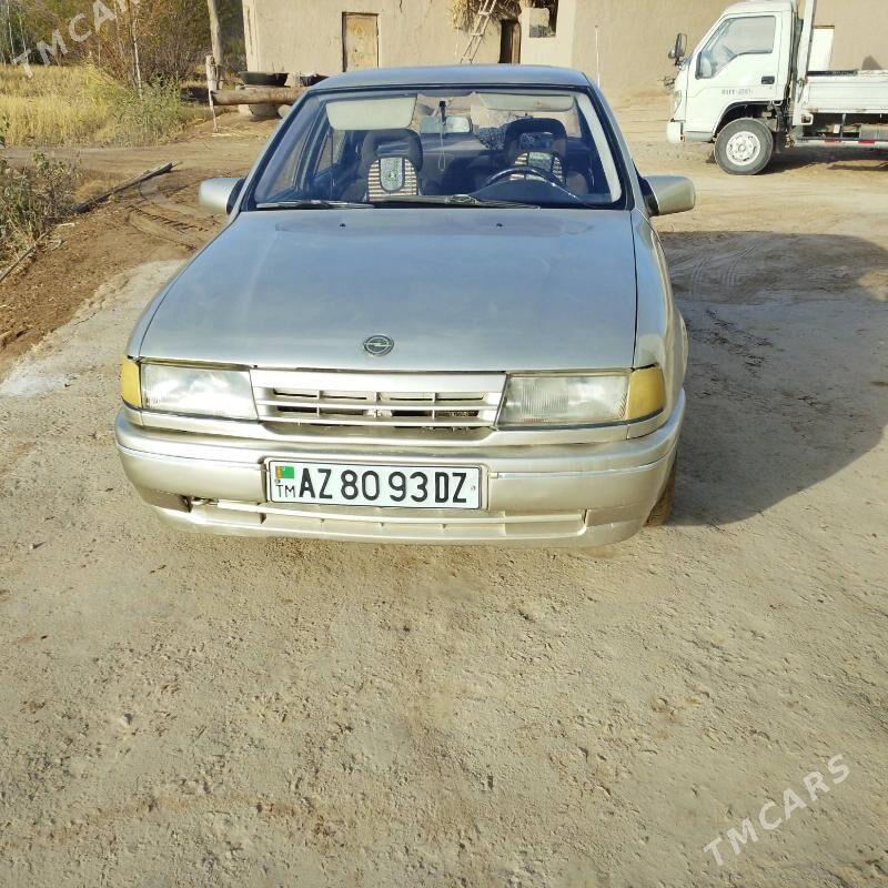 Opel Vectra 1990 - 35 000 TMT - Гурбансолтан Едже - img 5