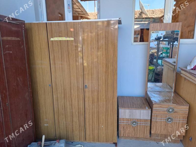 шкаф трюмо спальный диван - Дашогуз - img 1