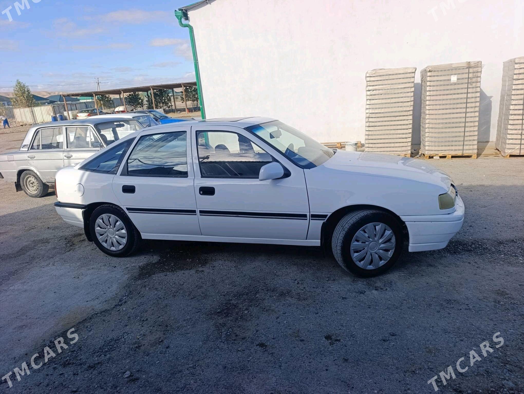 Opel Vectra 1992 - 40 000 TMT - Яшлык - img 3