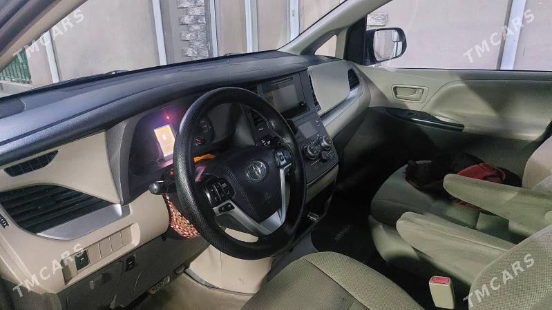 Toyota Sienna 2018 - 335 000 TMT - Теджен - img 4