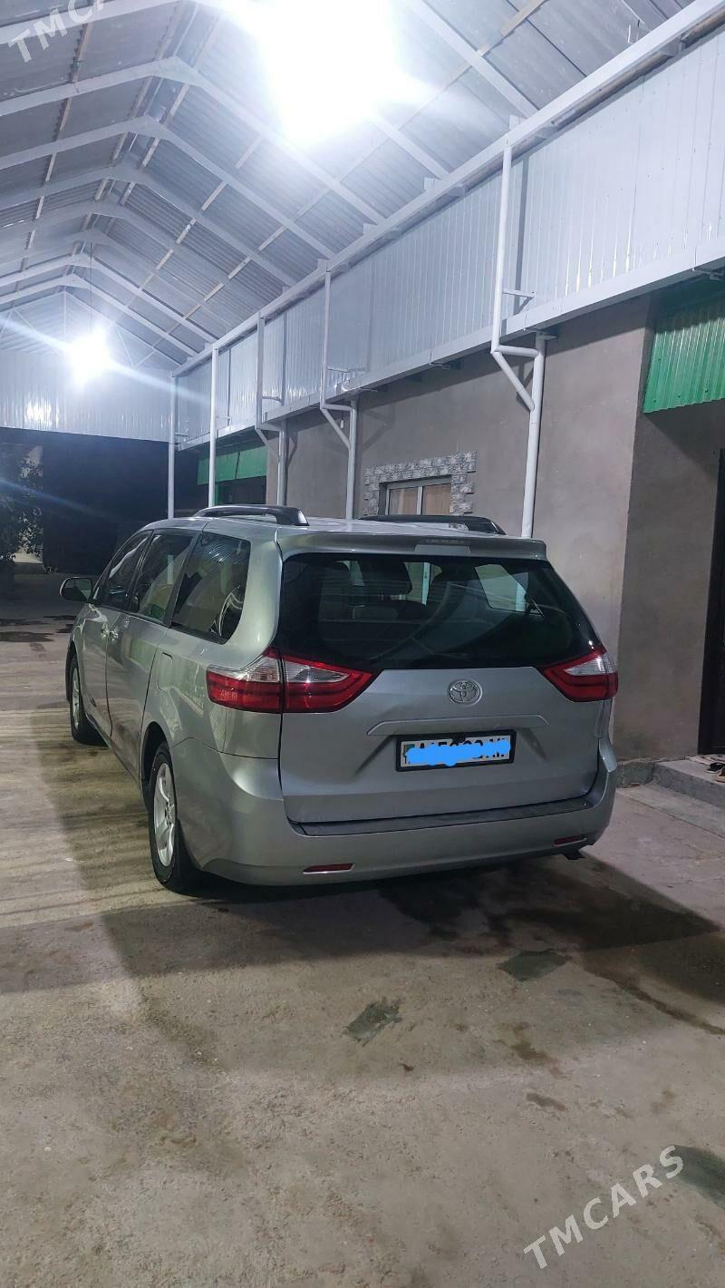 Toyota Sienna 2018 - 335 000 TMT - Теджен - img 7
