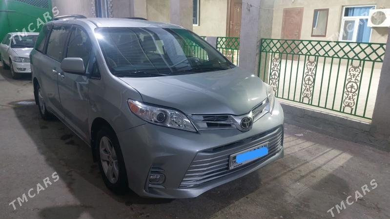 Toyota Sienna 2018 - 335 000 TMT - Теджен - img 9
