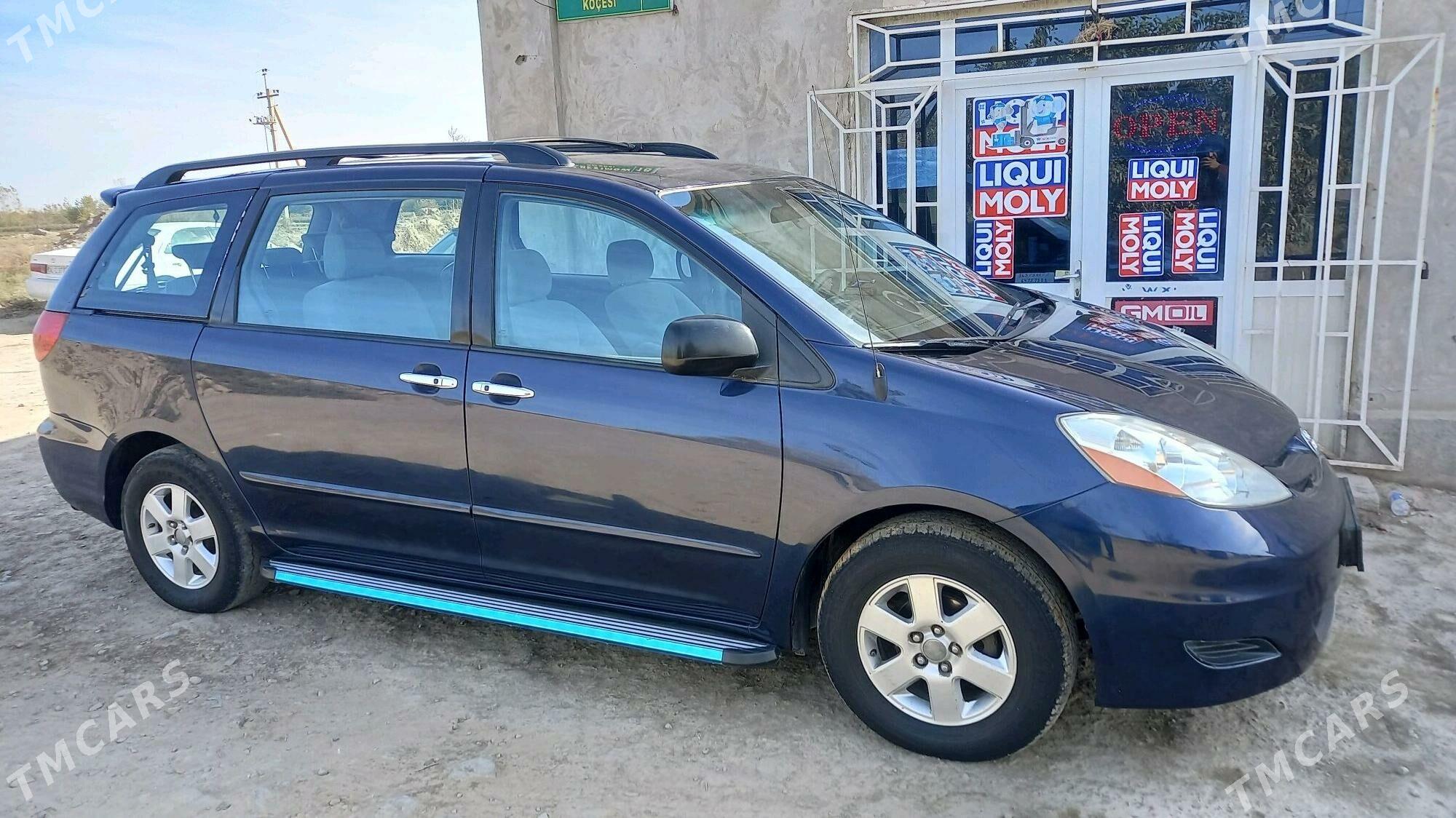 Toyota Sienna 2008 - 240 000 TMT - Гурбансолтан Едже - img 1