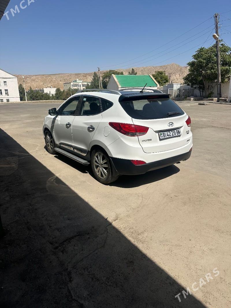 Hyundai Tucson 2012 - 180 000 TMT - Туркменбаши - img 4